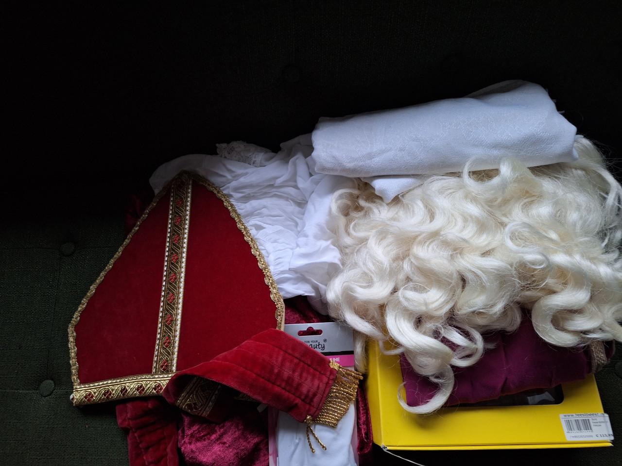 Sinterklaas outfit items
