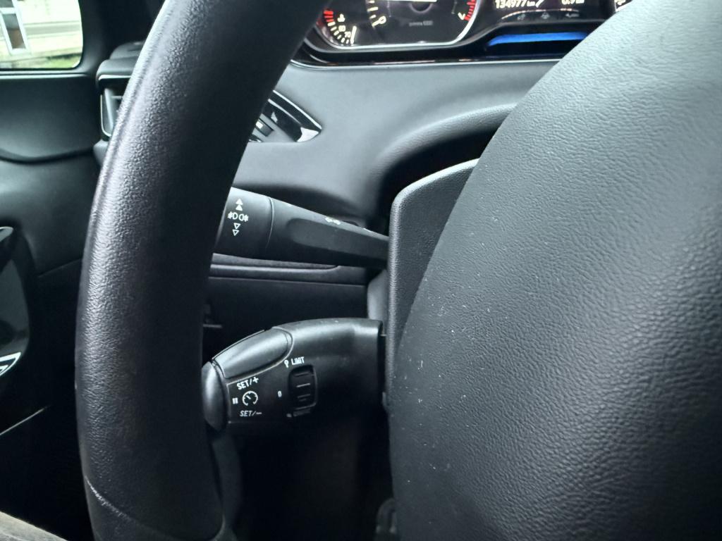 Peugeot 208 1.2 vti envy 5-drs