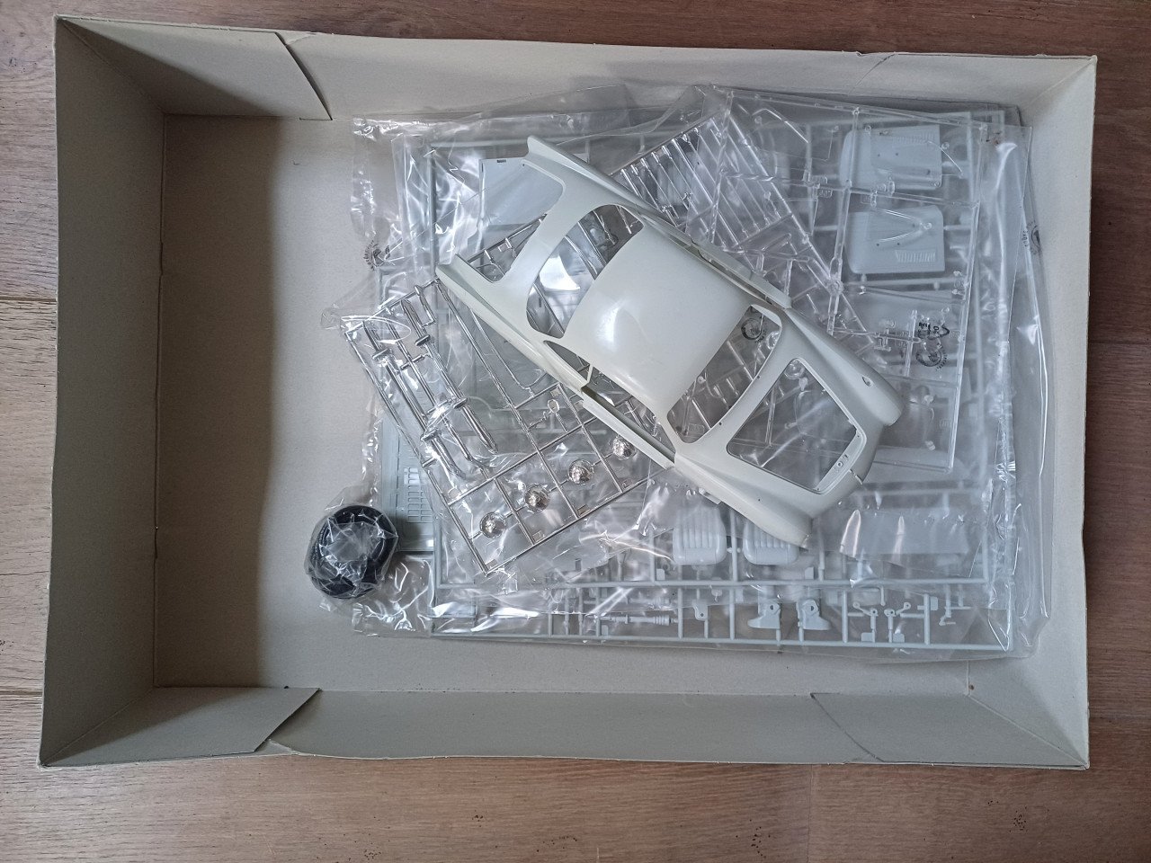 Revell VW Karmann Ghia 1:16 bouwdoos bouwpakket