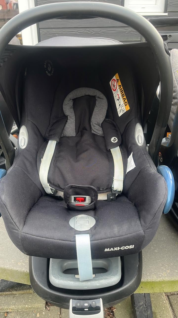 Maxicosi, met voetenzak en familyfix