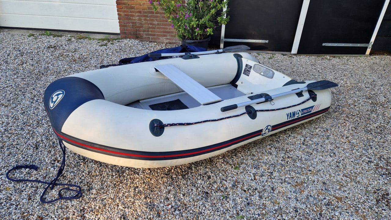 Yam 265S rubberboot met Yamaha 4 pk buitenboordmotor
