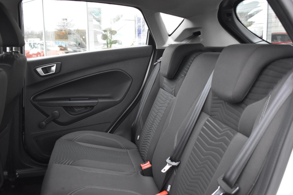 Ford Fiesta 1.0 titanium | nieuwe distributieriem | radio | airco | lichmet