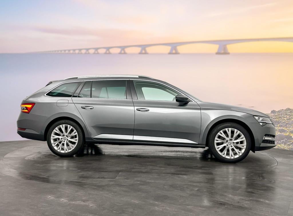 Skoda Superb combi 1.5 tsi business edition plus dsg7