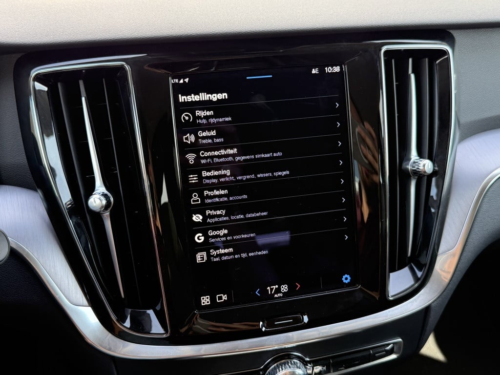 Volvo V60 b3 aut7 163pk essential ed| adap.cruise| camera| stoel.verw
