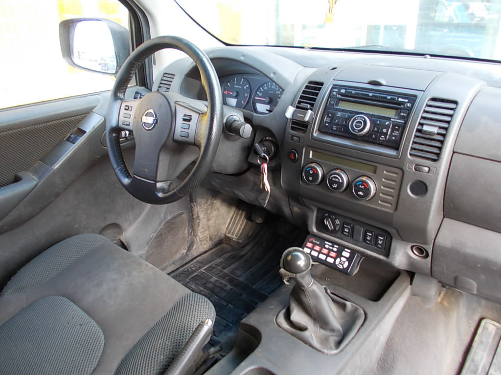 Nissan Navara 2.5 dci 4wd bj. 2010 motor defect!! export