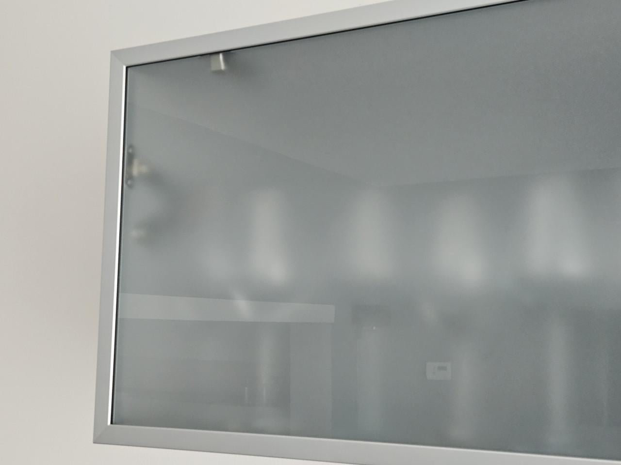 Enzo Luca Italiaanswandkast hoogglans grijs met glazen deur