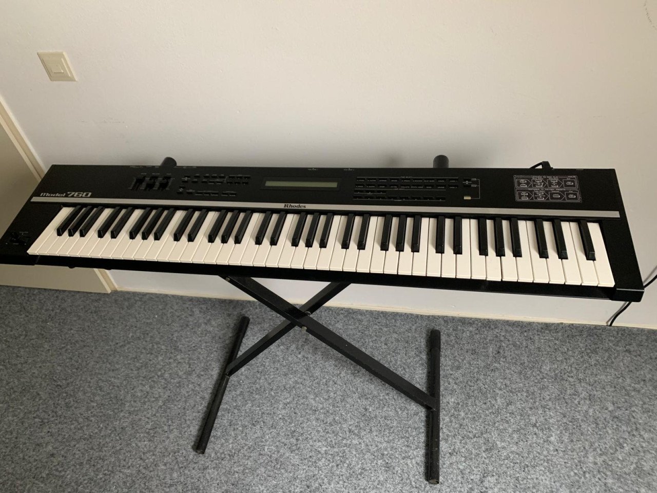 KEYBORD RHODES MODEL 760
