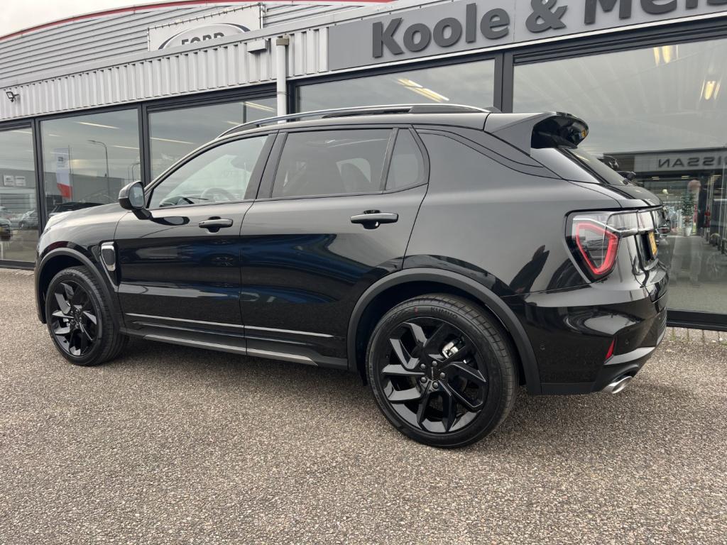 Lynk & Co 01 1.5 261pk plug in hybrid , black edition , pano dak,stuurverwa