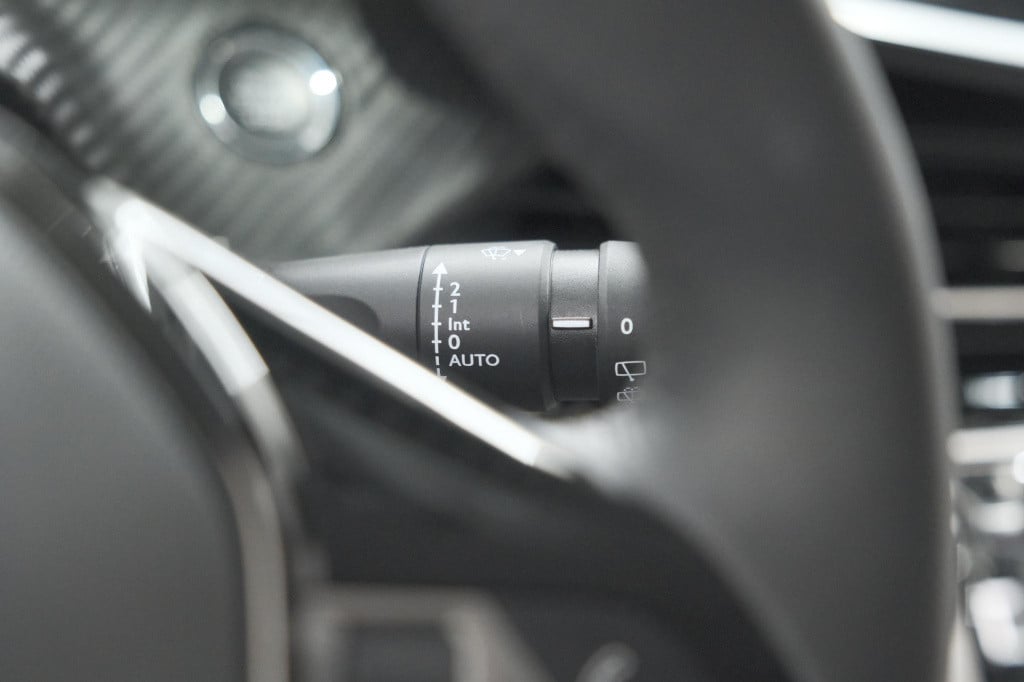 Peugeot 208 puretech 100 allure pack | camera | apple carplay | stoelverwar