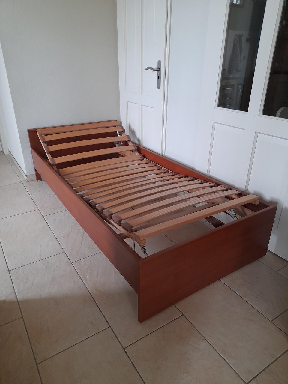 1 persoons bed 90 x 200 (in goede staat )
