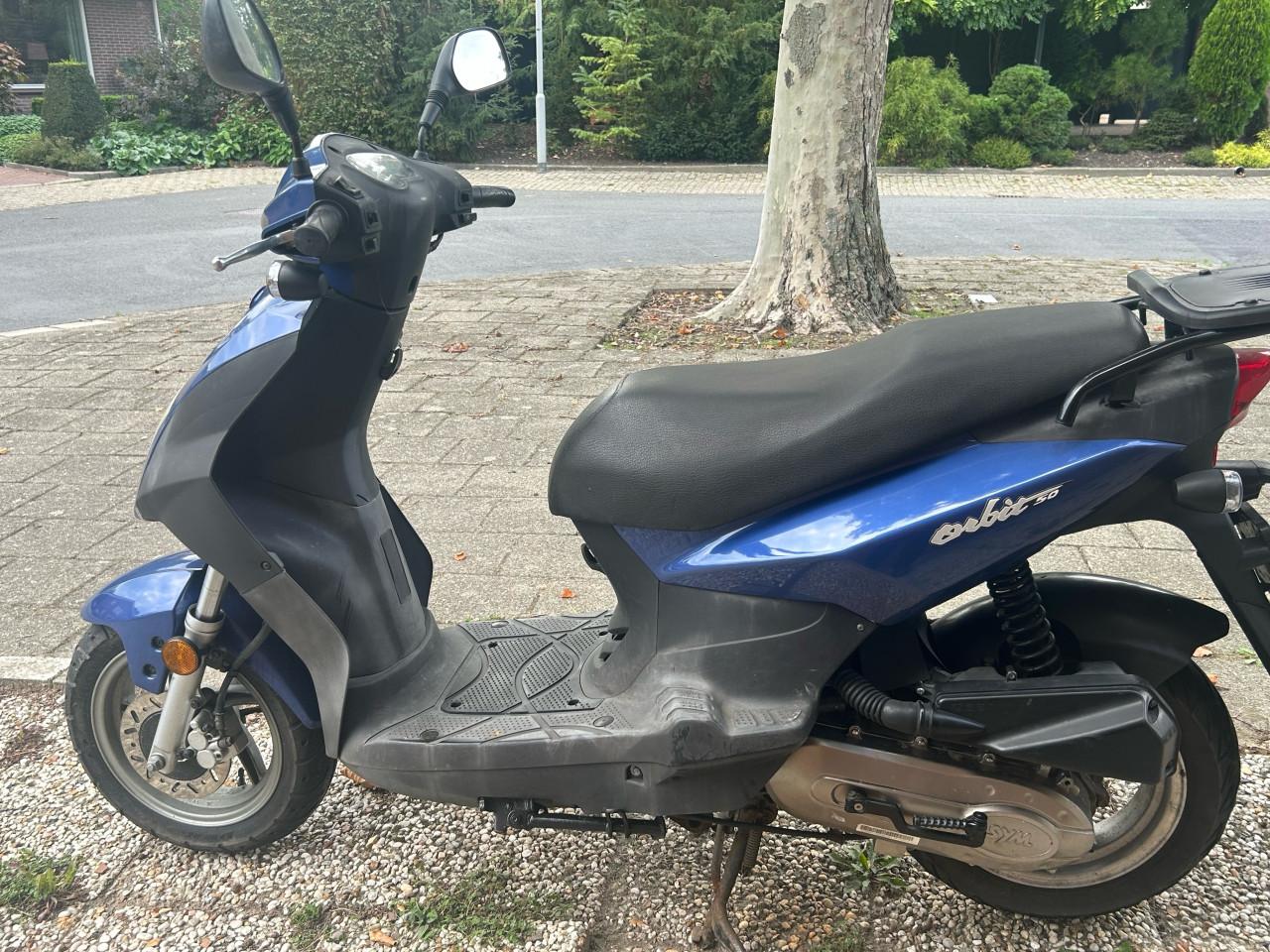 Sym orbit 50 geel kenteken 52 km/h