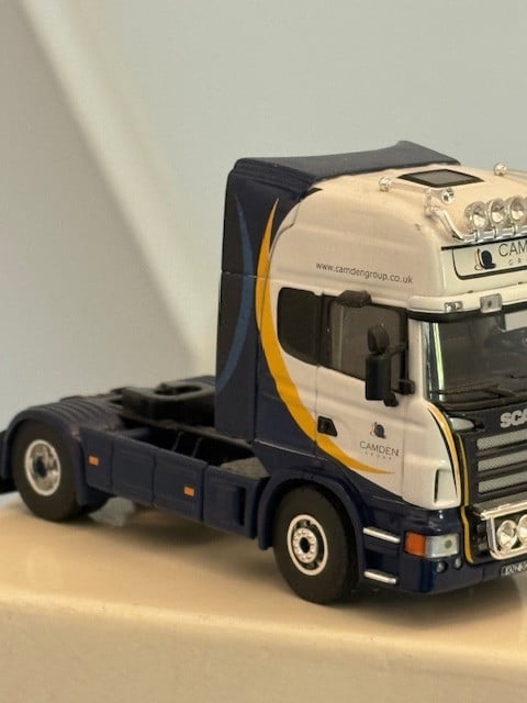 Model Scania R-serie vrachtauto met trailer schaal 1:50