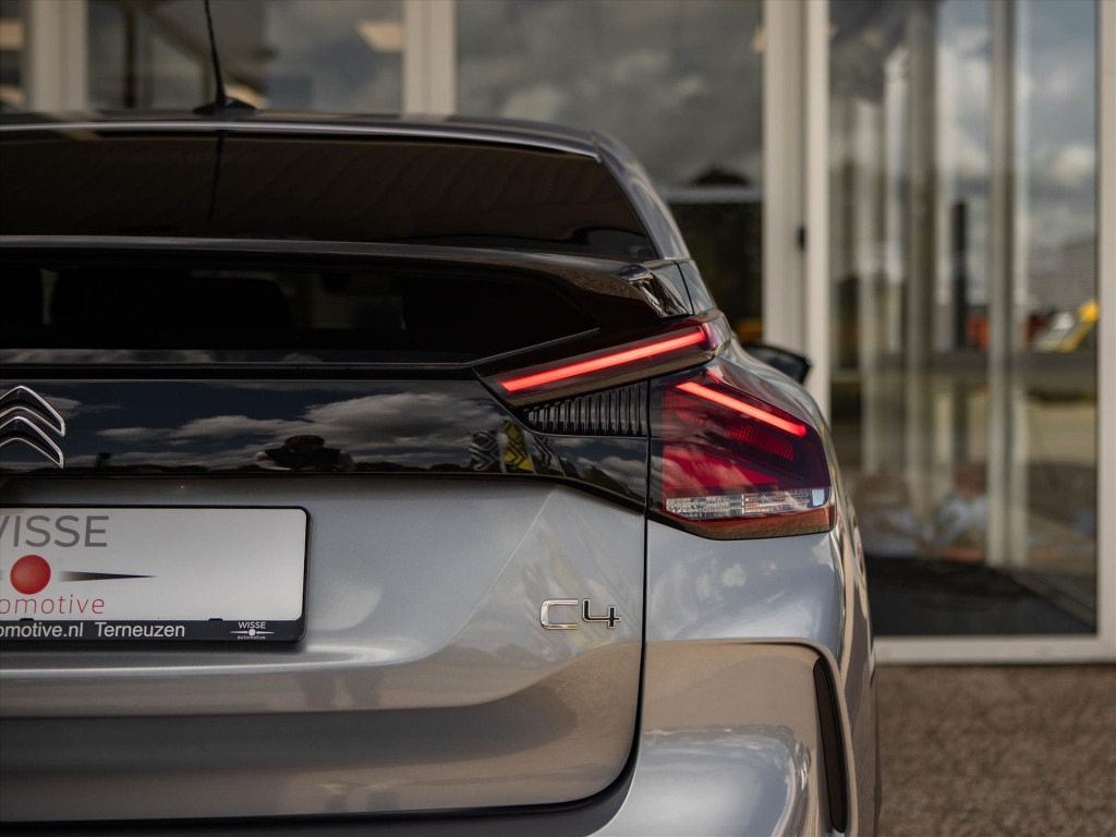 Citroen C4 1.2 puretech 130pk shine automaat | navigatie | hud | stoelverwa