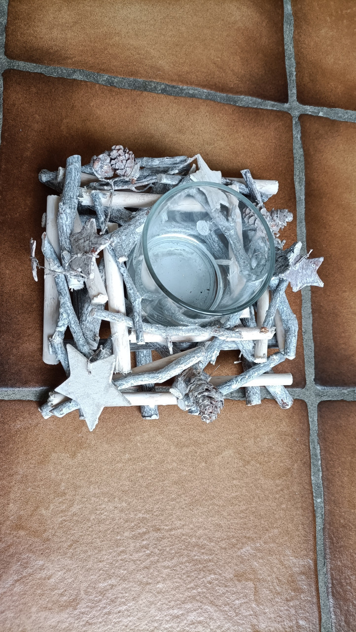 Waxinelicht- of kaarsenhouder met mooie decoratie van takjes