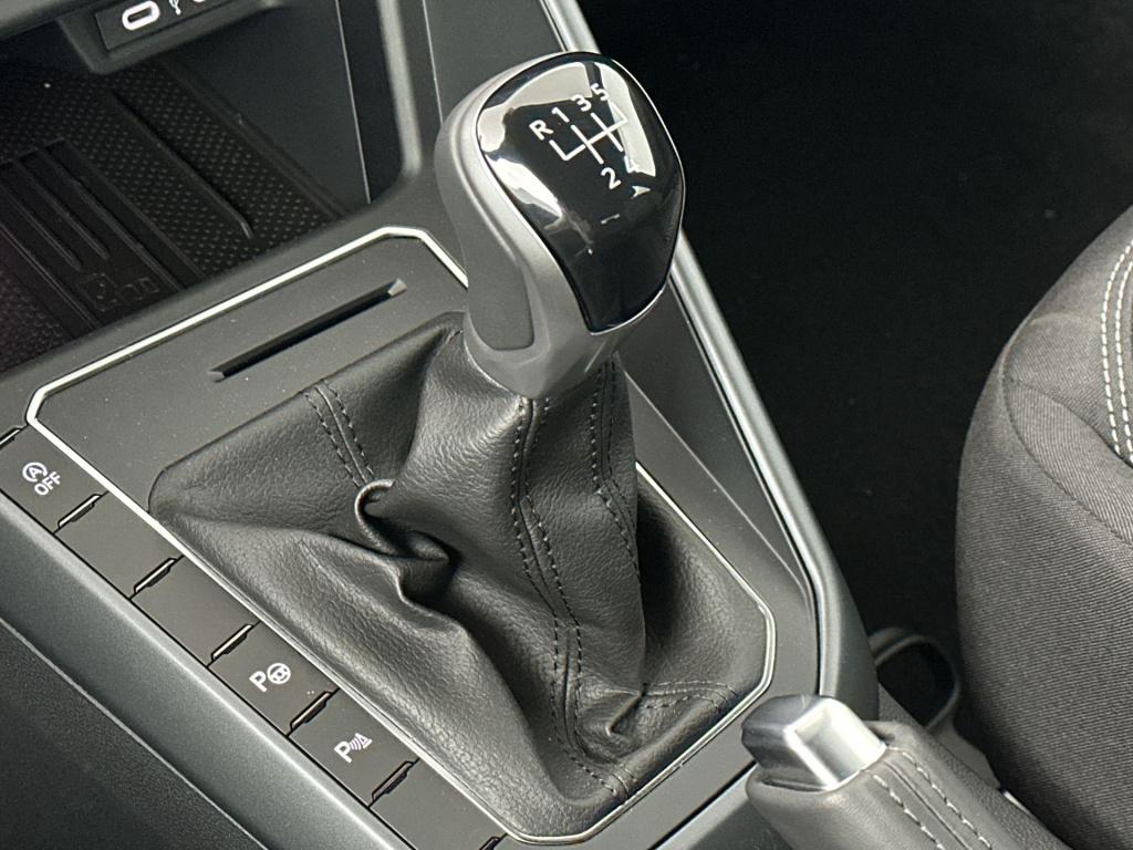 Volkswagen Polo r-line-edition 1.0 70 kw / 95 pk tsi hatchback 5 v