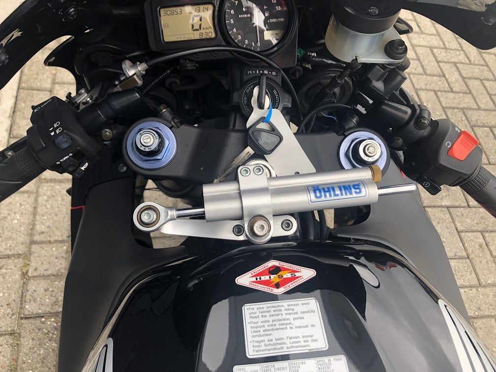 Honda CBR954RR Fireblade uit 2004 met 30km, diverse extra's, rijklaar €4000