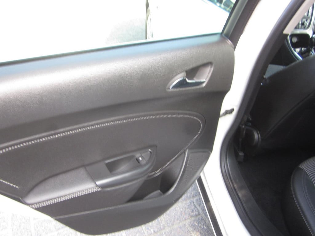 Opel Astra sports tourer 1.6 station edition/airco/cruise/lm velgen