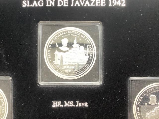 16 penningen Het Koninkrijk der Nederlanden in oorlog.