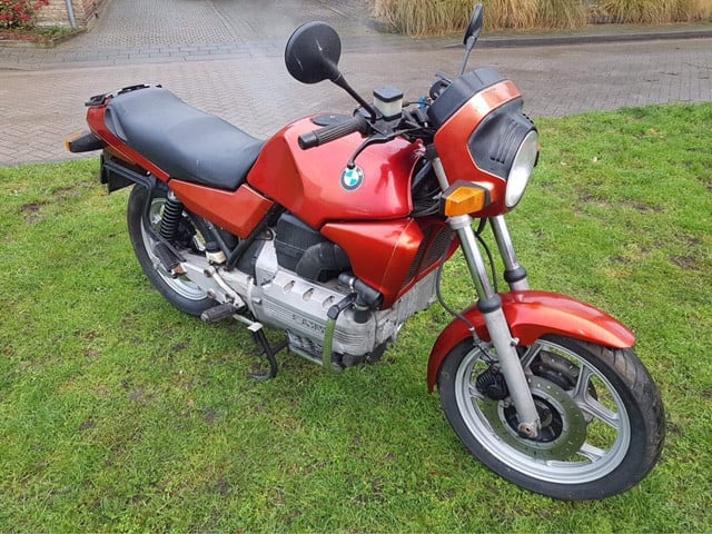 Oldtimer BMW K100RT met extra's