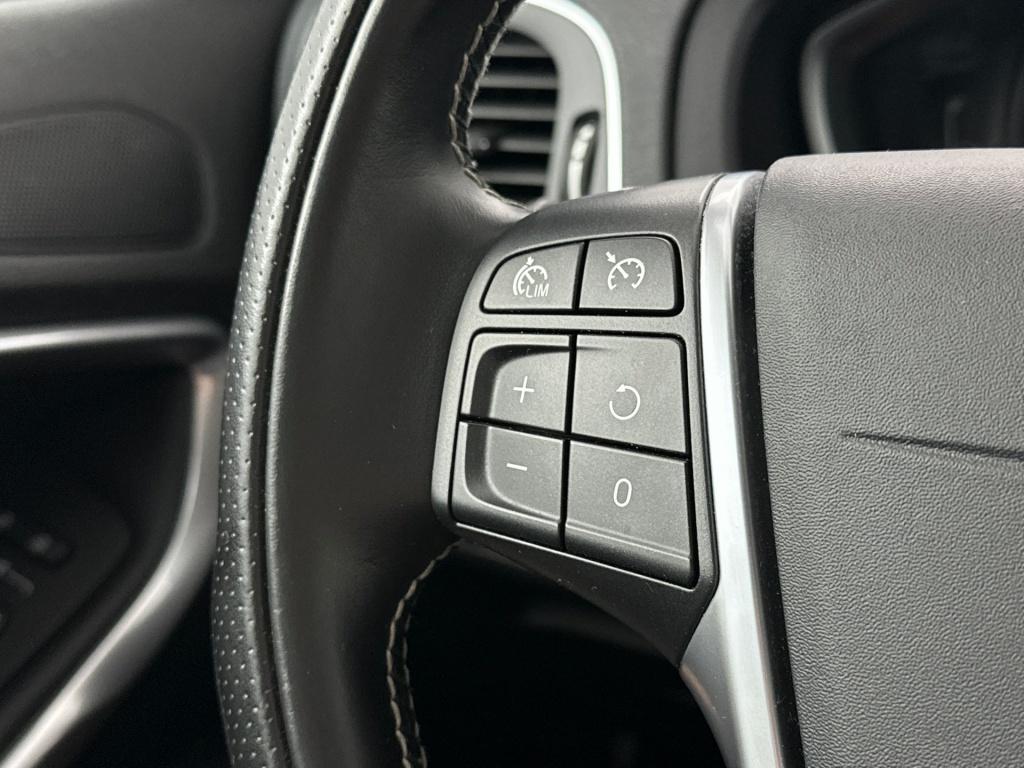 Volvo V40 t3 153pk aut6 polar+ sport| pano| camera| h&k sound| dab+
