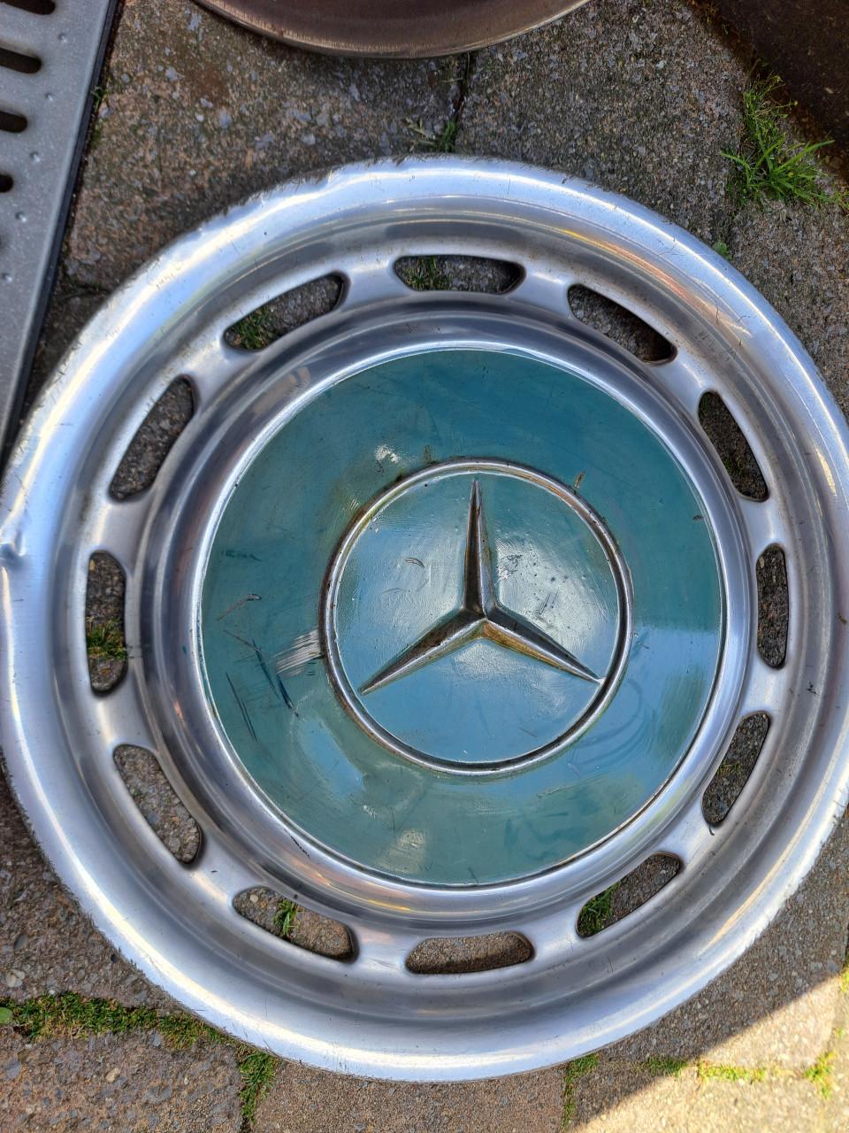 MERCEDES wieldoppen 1975