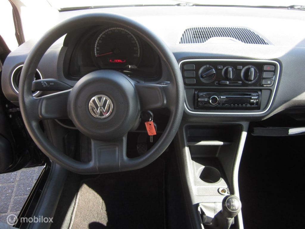 Volkswagen UP! 1.0 move up! airco/stuurbekr/nieuwe apk/nap/goedkoop rijden!