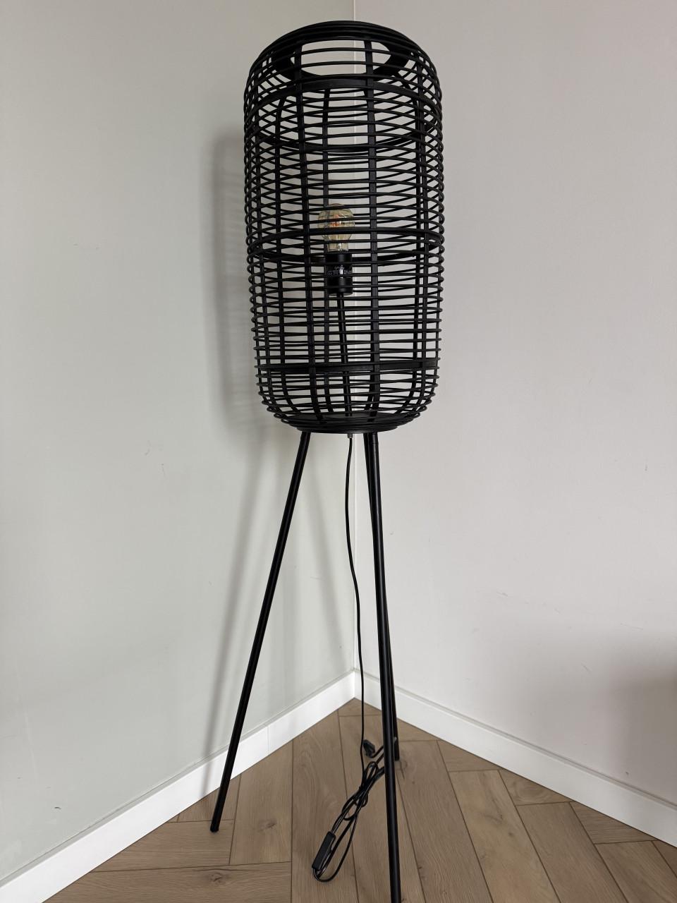 ZEER MOOIE staande Vloerlamp. Hoogte 135 cm.