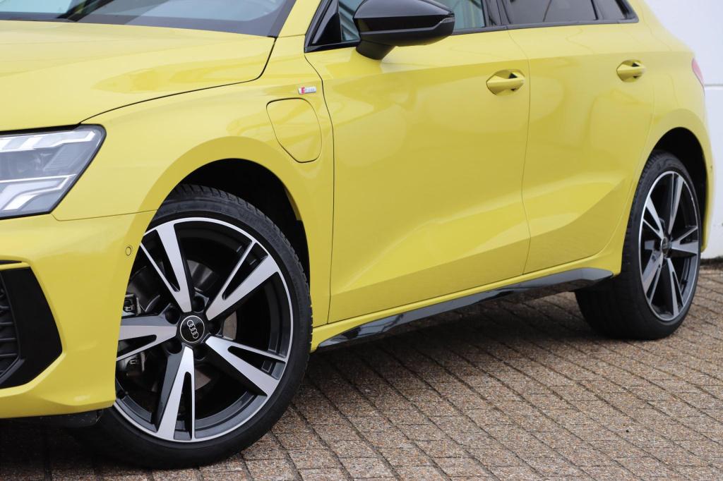 Audi A3 sportback 40 tfsi e s edition 204pk s-tronic l zwart optiek plus | 