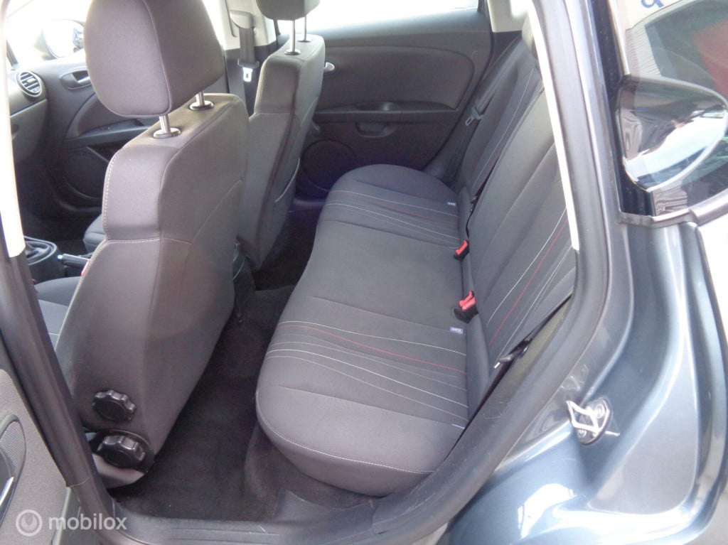 Seat Leon 1.2 tsi ecomotive copa/airco/lm velgen/trekhaak/nieuwe ketting!