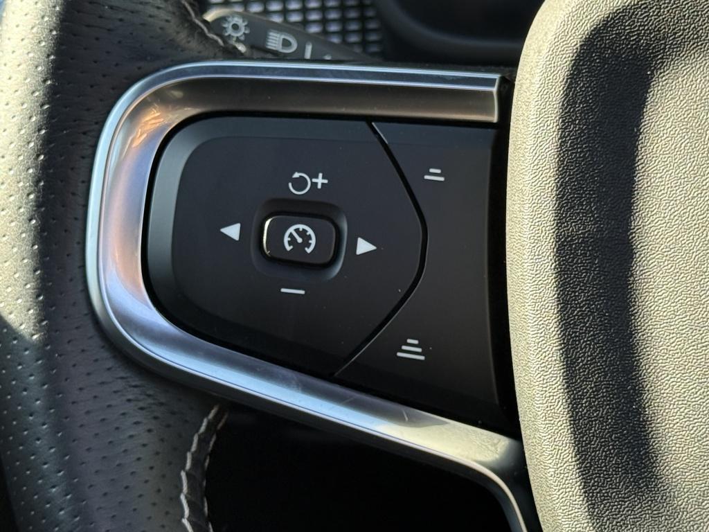 Volvo XC40 t4 211pk recharge r-design| pano| adap.cruise| trekhaak| camera