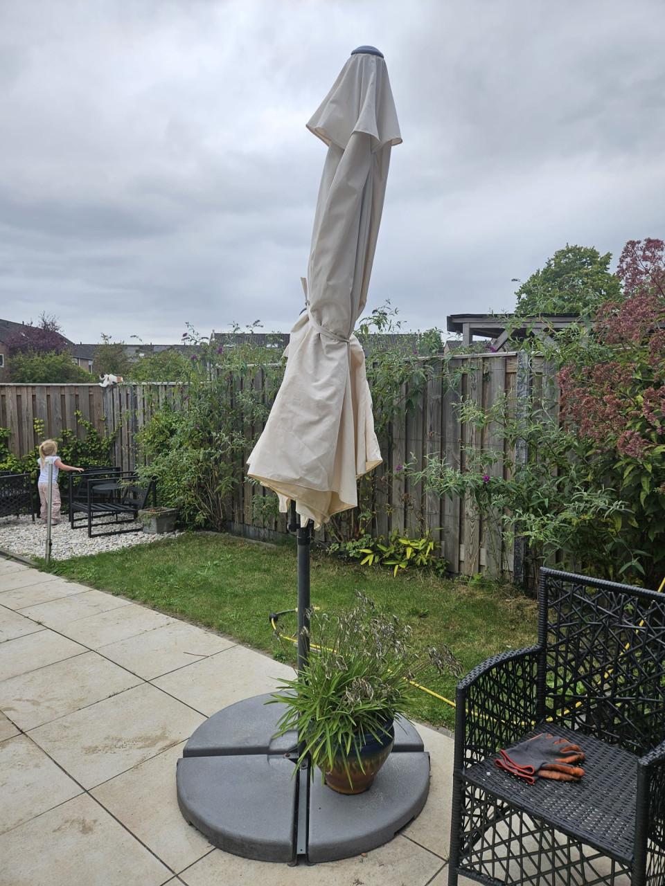 Zweefparasol 3 meter inclusief voet