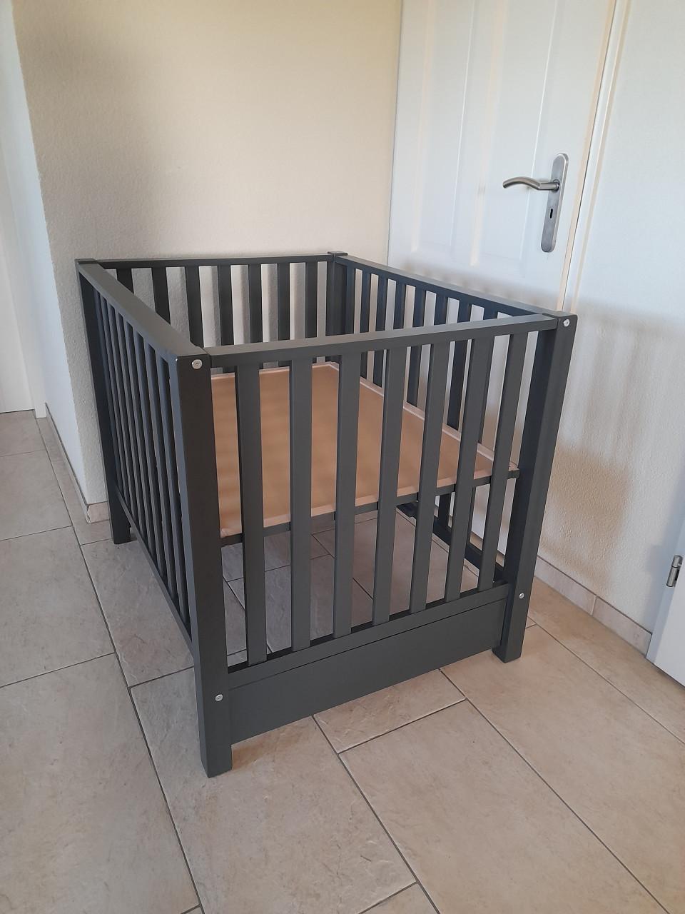 Mooie nette box (in goede nette staat ) in hoogte verstelbaar!