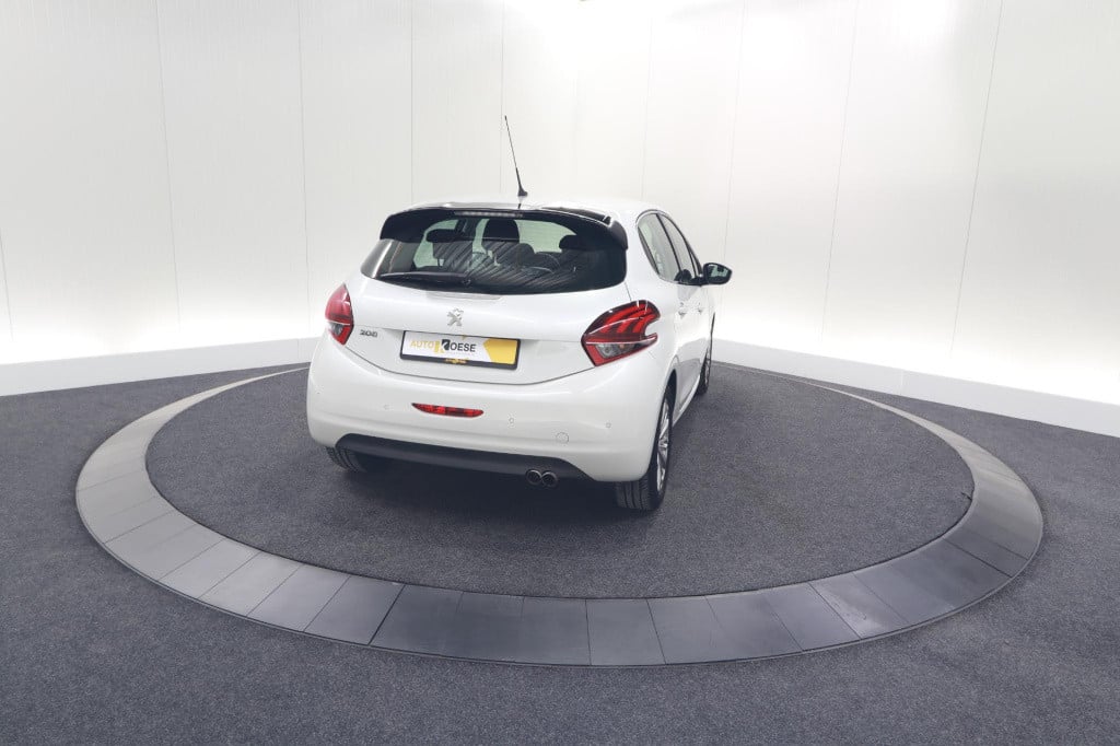 Peugeot 208 puretech 82 blue lease executive | parkeersensoren | navigatie 