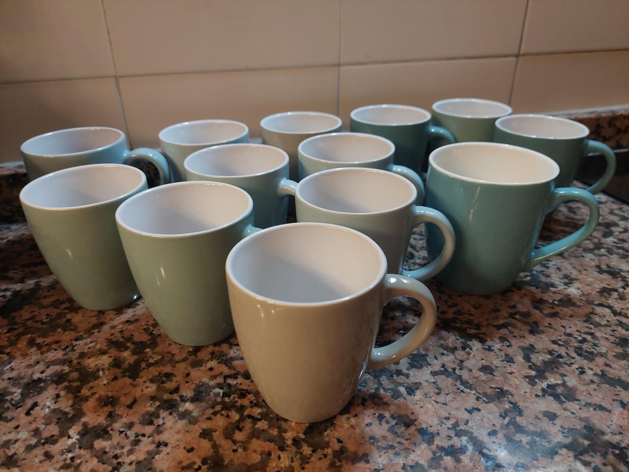 13 mokken beige en groen tinten