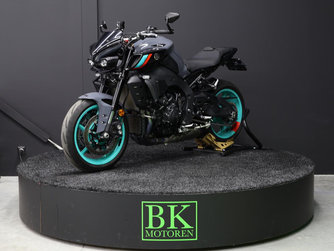 MT 10 ABS | Akrapovic