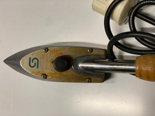 Mini strijkijzer voor de hobby