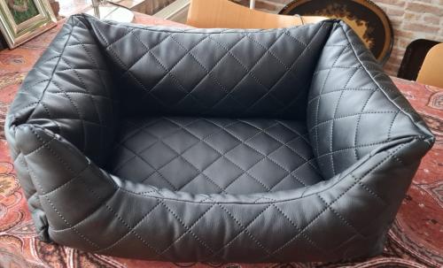 Hondenmand zwart kunststof