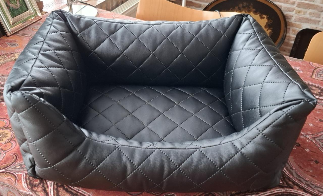 Hondenmand zwart kunststof