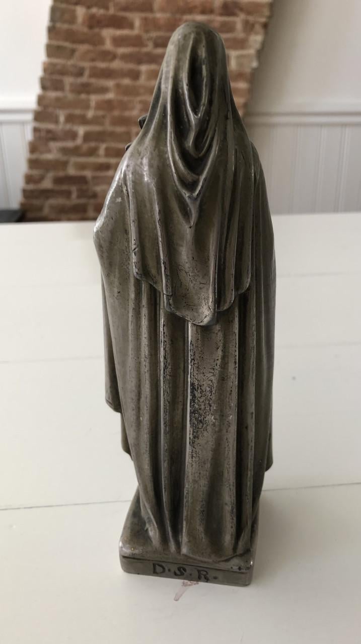 Mooi brocante heilig Theresia van Lisieux metalen beeldje.