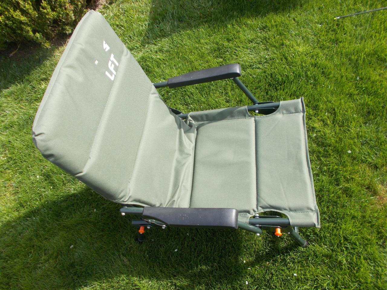 Visstoel . de poten zijn in hoogte te verstellen