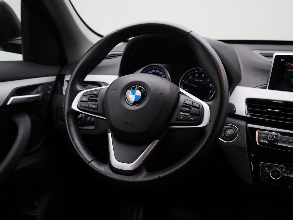 BMW X1 sdrive18i executive | automaat | navigatie | verwarmde stoelen | ele
