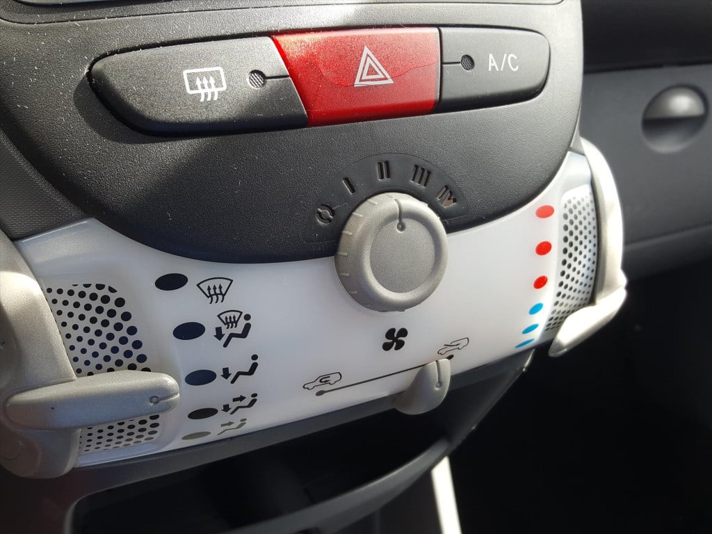 Peugeot 107 1.0 12v 68pk 5d xs airco | radio & cd-speler | lage km-stand | 