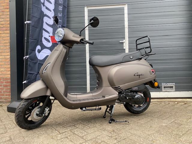 Direct leverbaar nieuwe Santini Capri Vespa scooters actie  1729 klaar