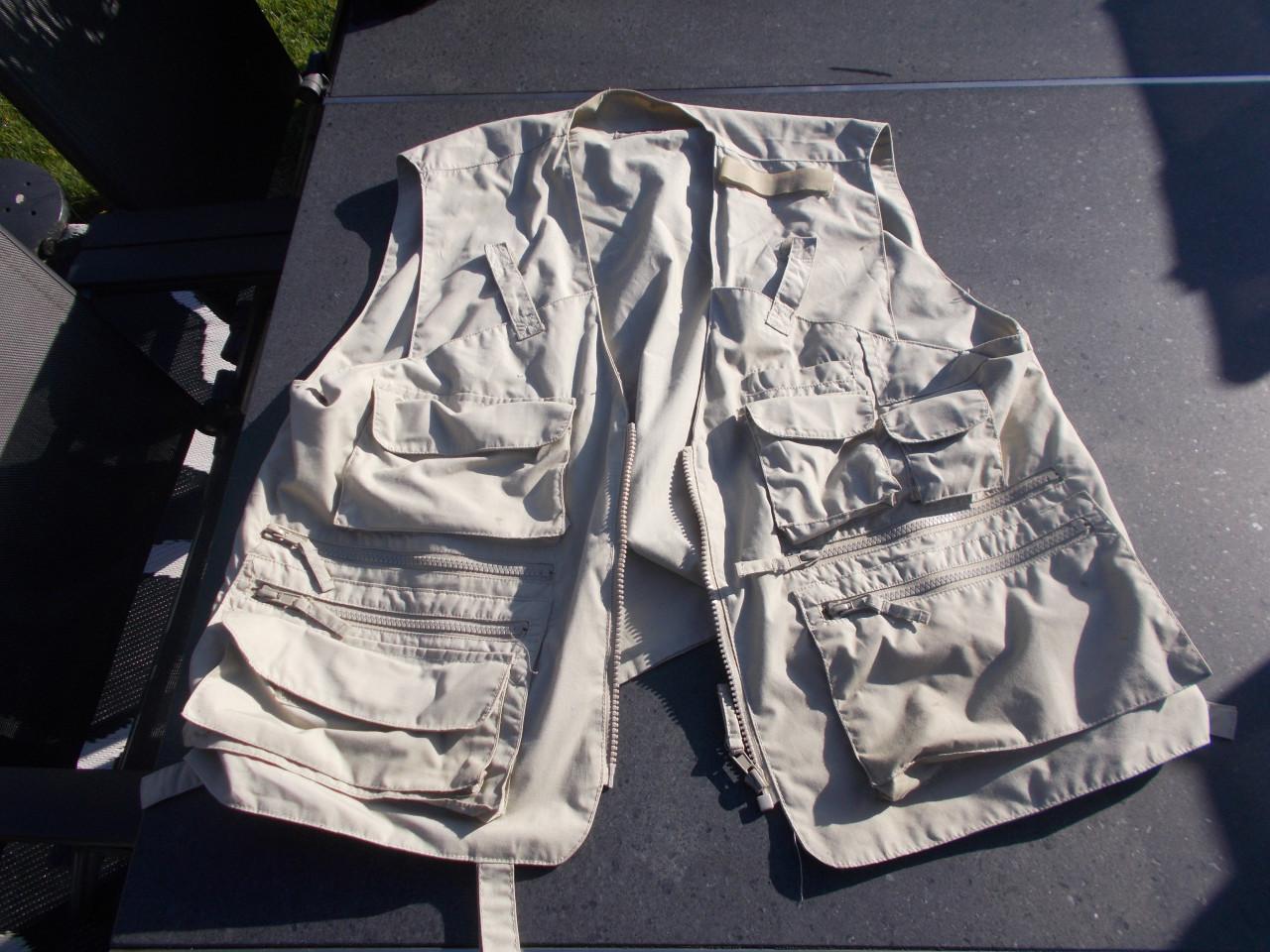 Vliegvisvest maat 52  in goede staat