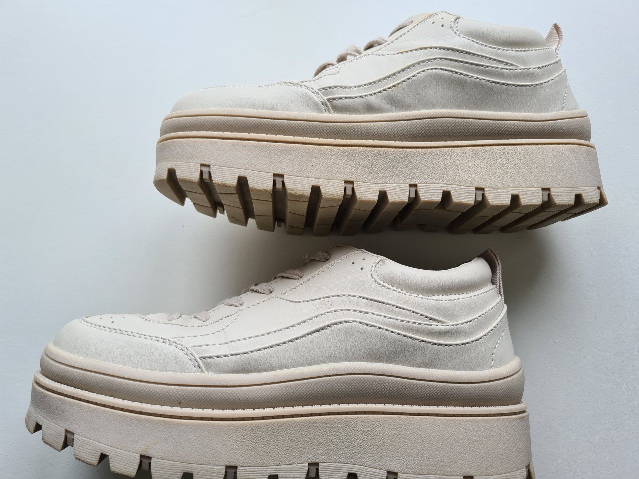 Zara ecru , beige veter schoen met grove zool  Maat 40