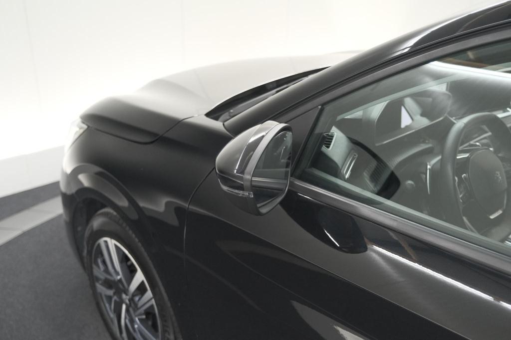 Peugeot 208 puretech 100 eat8 allure | camera | navigatie | apple carplay |