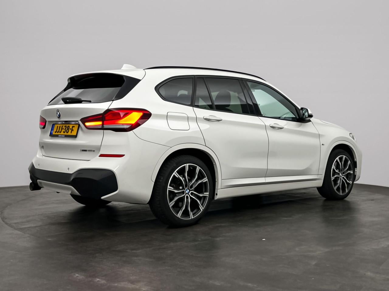 BMW X1 xDrive25e High Executive | M Sport | Head Up | Panorama | Trekhaak