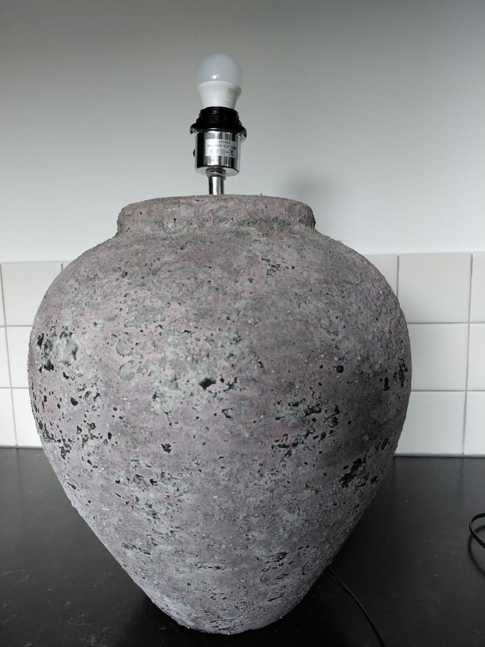 Grote schemerlamp betonnen voet.