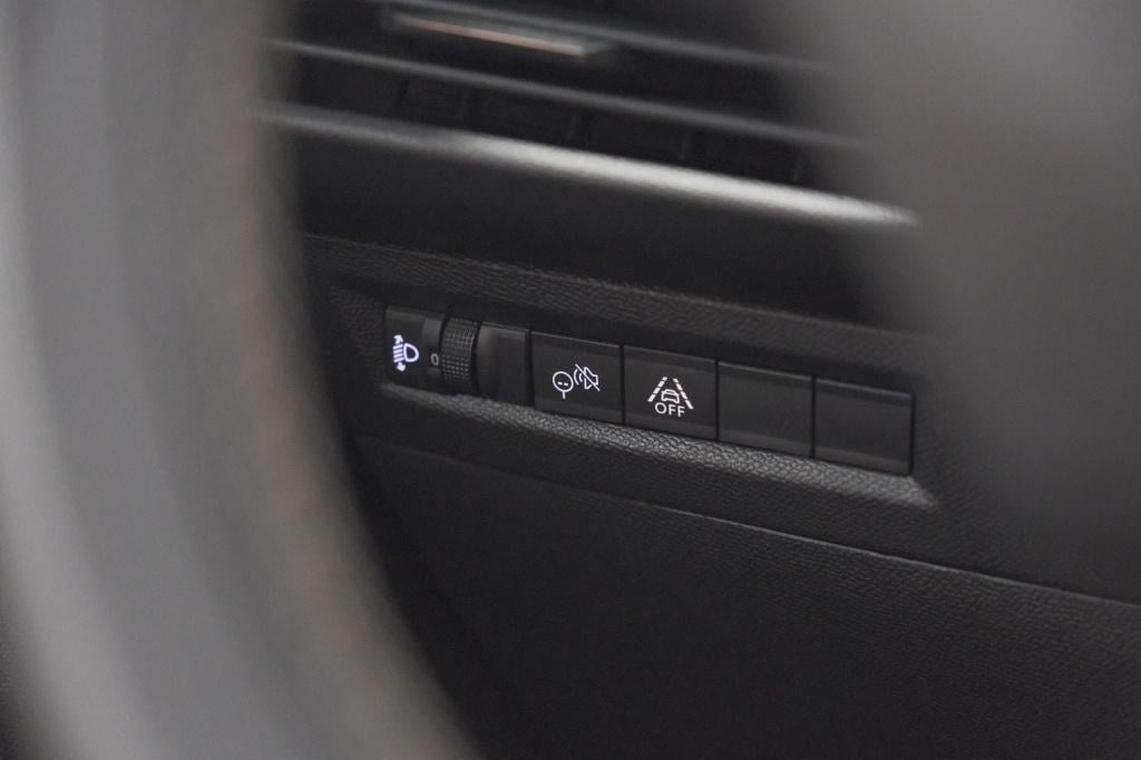 Opel Frontera 1.2 turbo hybrid 110 gs | stoelverwarming en stuurwielverwarm