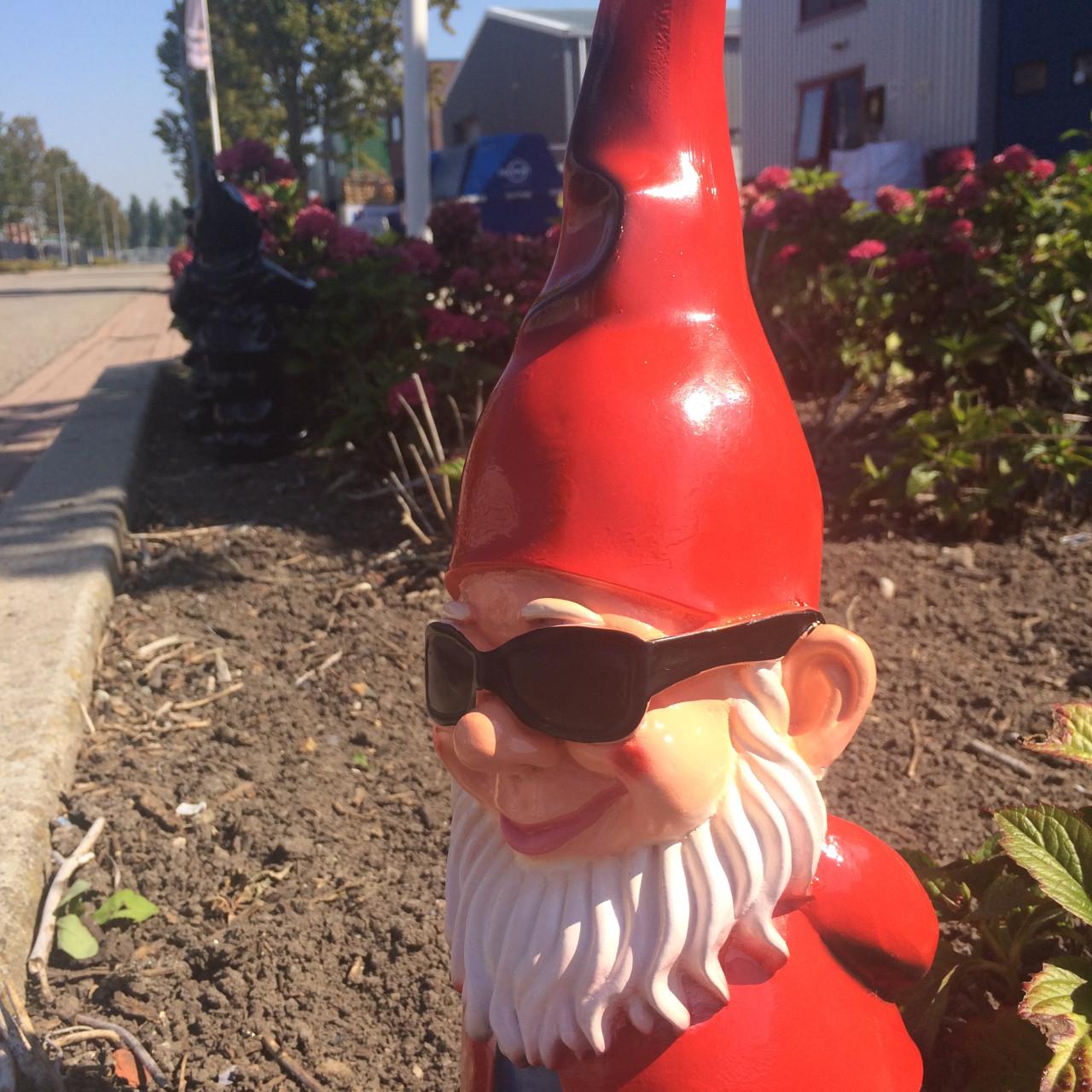 Tuinkabouter met zonnebril origineel tuin deco groot